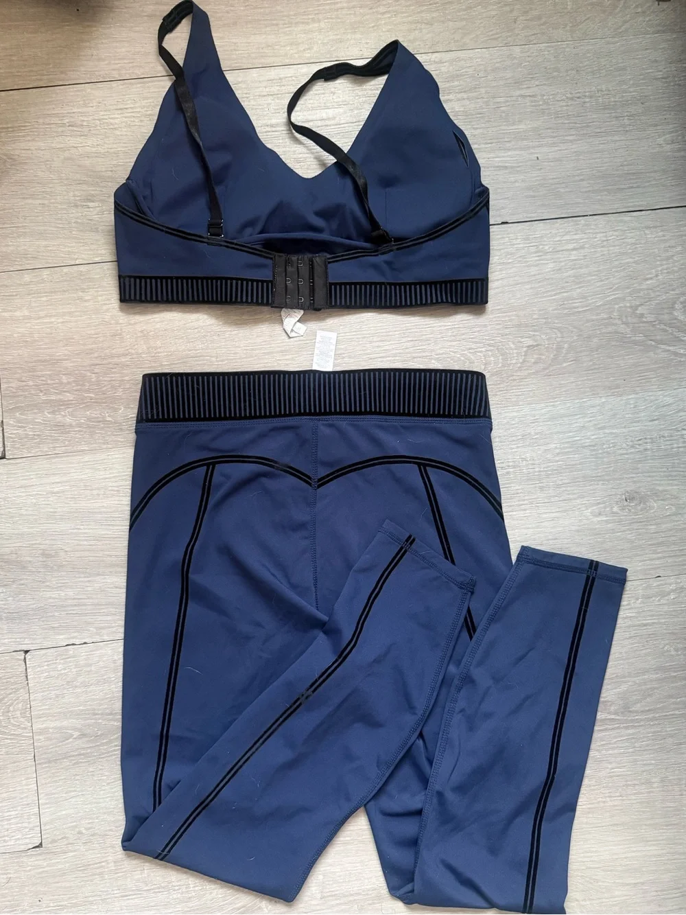 ALO Yoga Airlift Navy Legging/Sports bra Set
